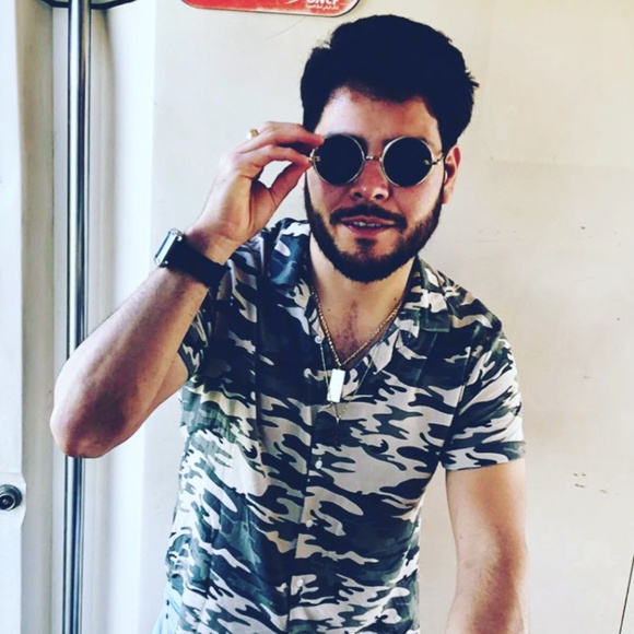 Meet your Posher, روجر - Picture 1 of 1